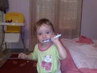 Mami face patul,